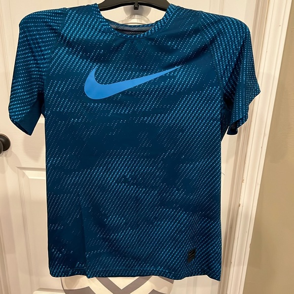 Nike pro dri-fit, size YXL - Picture 1 of 3